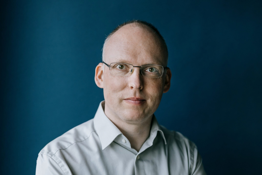 Hans-Jörg Schulz, Associate Professor, Aarhus University, (Education & Networking 
